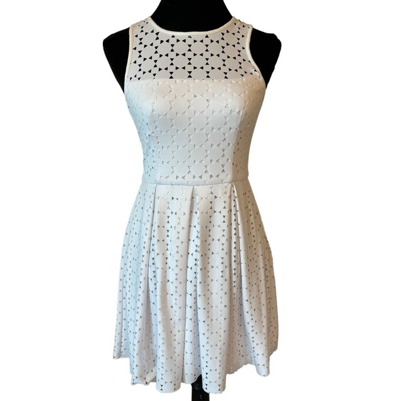 Trina Turk White Laser Cut Fit & Flare Dress Size 0 - Picture 5 of 15